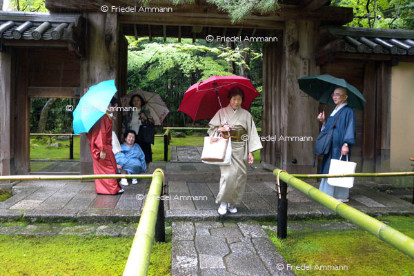 WORLD – Japan – after a tea ceremony