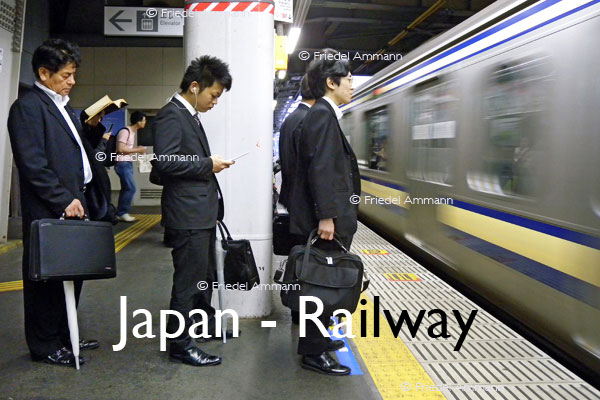 WORLD – Japan – Queue up