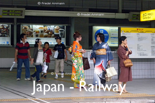 WORLD – Japan – Railway - Ladies in Kimono