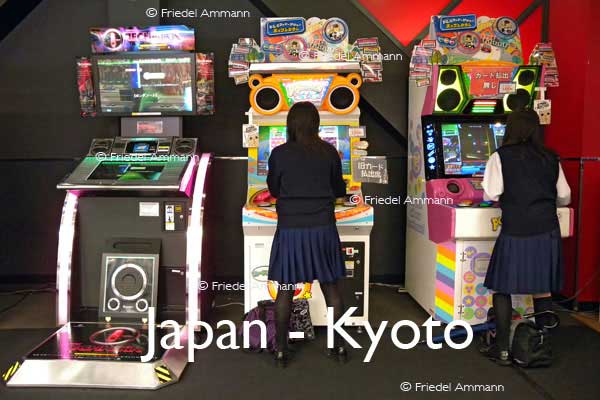 WORLD – Japan – Game Parlor
