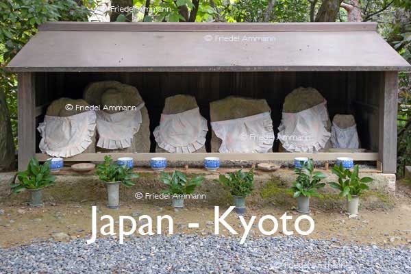 WORLD – Japan – Jizo Statues