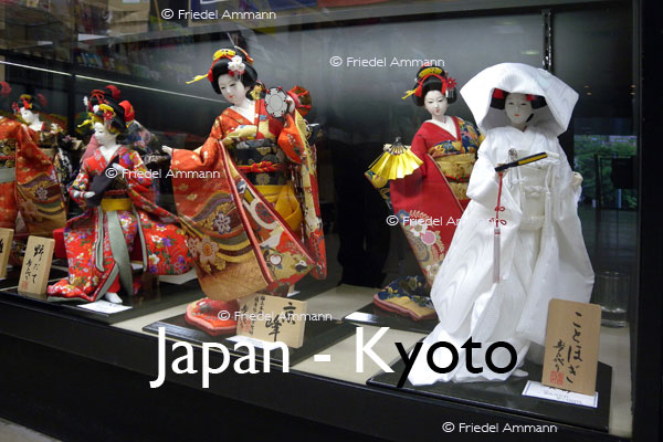 WORLD – Japan – Geisha Dolls