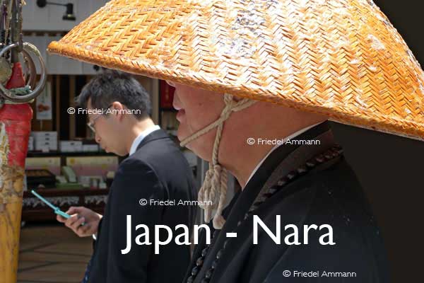 WORLD – Japan – Businessman , Buddhist Monk