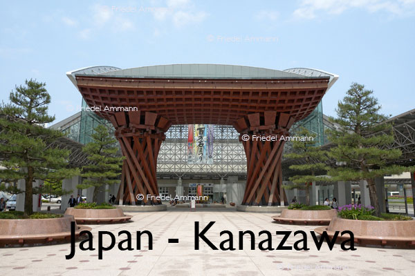 WORLD – Japan – Kanazawa Station Square