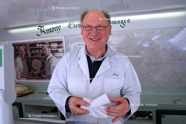 WORLD - France - Bernard Antony, Maître fromager affineur