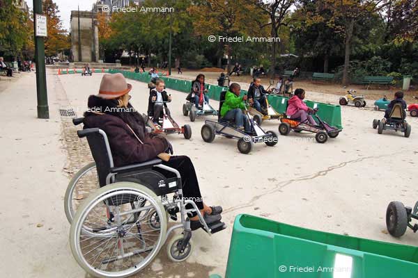 WORLD - France, Paris - roulez