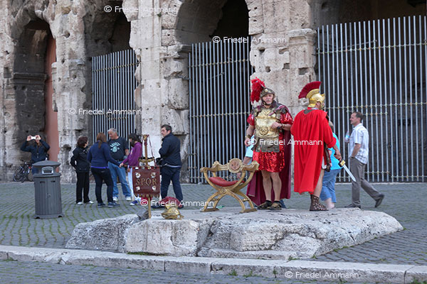 WORLD - Italia, Rom - Colosseum