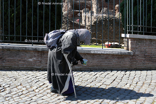 WORLD - Italia, Rom - Colosseum
