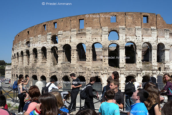 WORLD - Italia, Rom - Colosseum