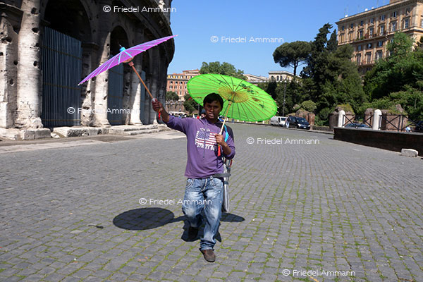 WORLD - Italia, Rom - Colosseum