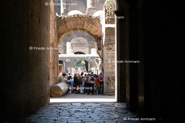 WORLD - Italia, Rom - Colosseum