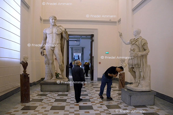 WORLD - Italia, Napoli - Archäologisches Nationalmuseum / Museo Archeologico Nazionale