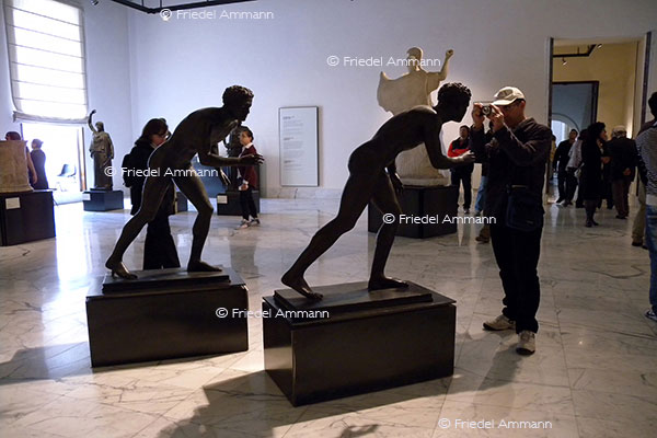 WORLD - Italia, Napoli - Archäologisches Nationalmuseum / Museo Archeologico Nazionale