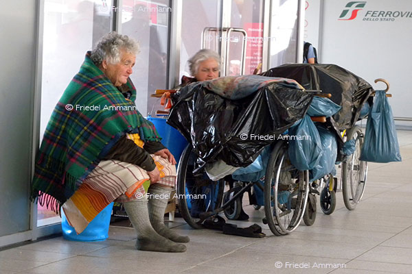 WORLD - Italia, Napoli - Stazione Centrale
