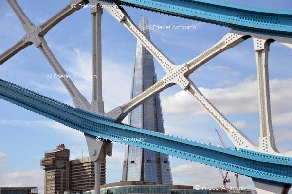 WORLD – London - Tower Bridge, „The Shard“ House (Architekten Herzog & De Meuron)