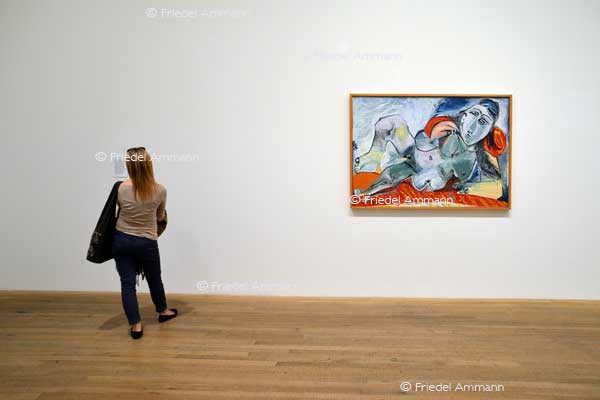 WORLD – London - Tate Gallery