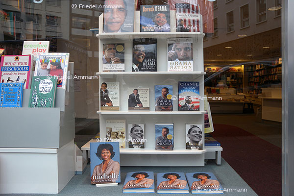 WORLD – Politics / History - Michelle and Barack Obama