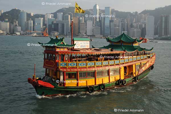 WORLD – Hong Kong – Chinese Junk Boat
