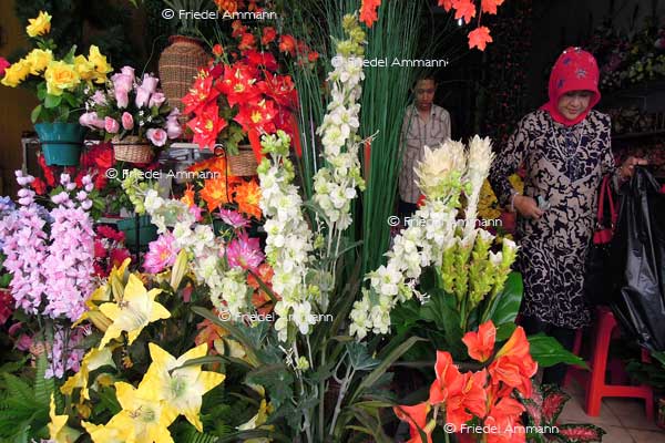 WORLD – Indonesien, Java – flower market Yogyakarta