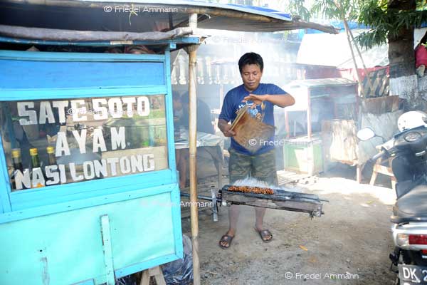 WORLD – Indonesien, Java – Chicken skewer