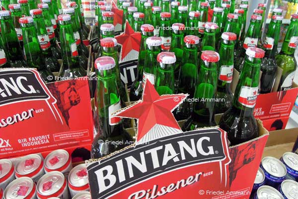 WORLD – Indonesien, Java – have a beer