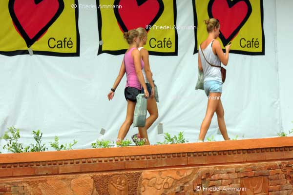 WORLD - Indonesien, Bali – Kuta Beach Shopping Mall
