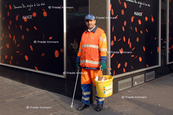 WIRTSCHAFT / ECONOMY - Handwerk / Craft – Strassenreiniger / Street Cleaning