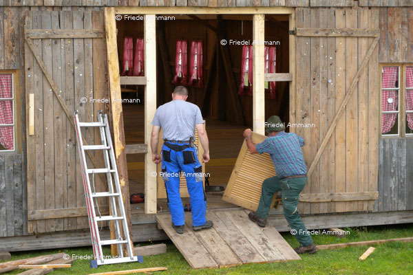 WIRTSCHAFT / ECONOMY - Handwerk / Craft – Bauarbeiter / Mason