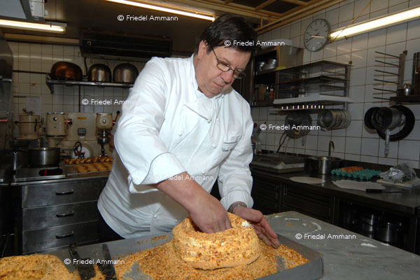 WIRTSCHAFT / ECONOMY - Handwerk / Craft - Bäcker-Konditorin / Confectioner