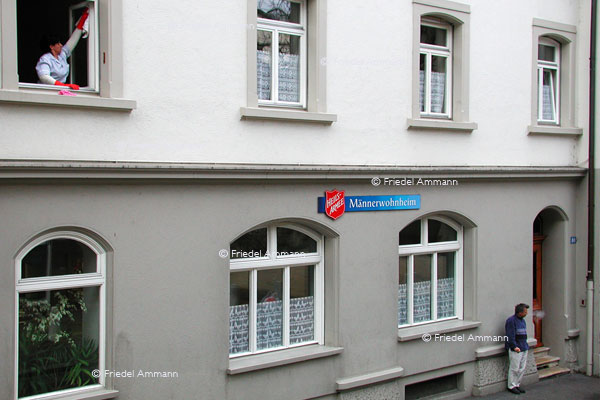WIRTSCHAFT / ECONOMY - Handwerk / Craft - Putzhilfe oder Reinigungsfachfrau / Charlady