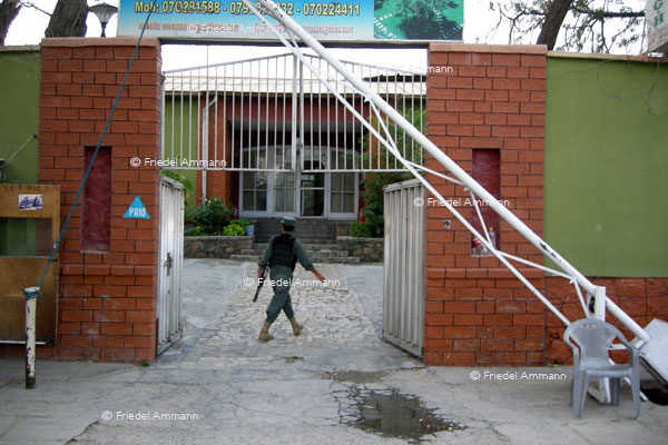 WIRTSCHAFT / ECONOMY - Dienstleistung / Service – Sicherheits Wachmann / Security, Kabul, Afghanistan