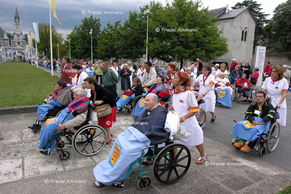 WIRTSCHAFT / ECONOMY - Dienstleistung / Service – Pflegepersonal / Carer, Lourdes, France