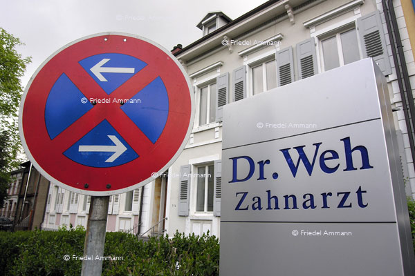 WIRTSCHAFT / ECONOMY - Dienstleistung / Service 