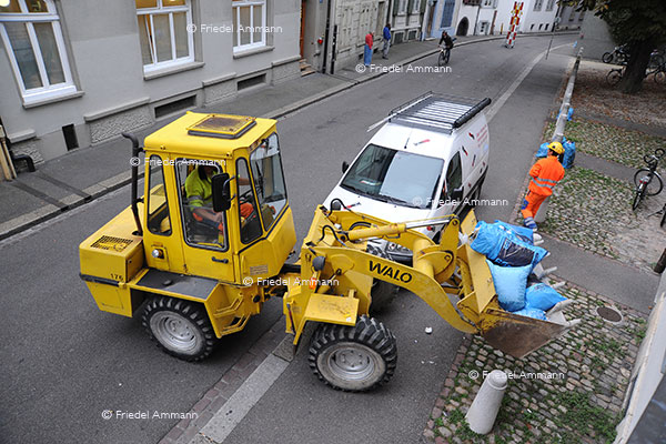 WIRTSCHAFT / ECONOMY - Dienstleistung / Service – Müllabfuhr / Garbage Disposal