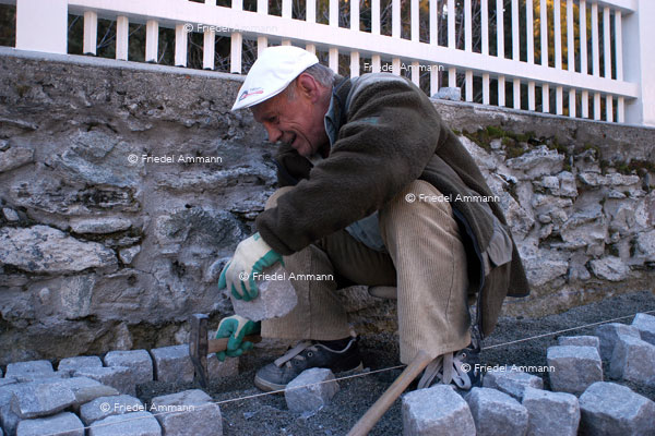 WIRTSCHAFT / ECONOMY – Architektur / Building – Strassenarbeiten / Road Work