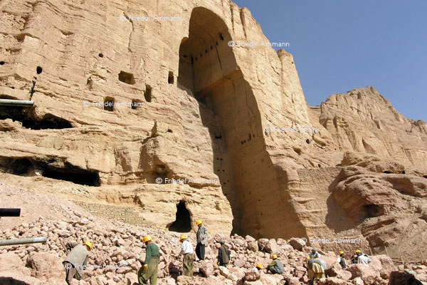 WIRTSCHAFT / ECONOMY – Architektur / Building - Nischen der Buddha-Statuen, Bamiyan, Afghanistan