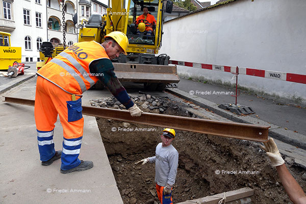 WIRTSCHAFT / ECONOMY – Architektur / Building – Strassenarbeiten / Road Work