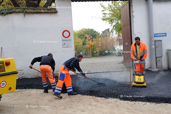 WIRTSCHAFT / ECONOMY – Architektur / Building – Strassenarbeiten / Road Work