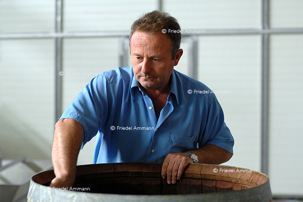 WIRTSCHAFT / ECONOMY - Landwirtschaft / Agriculture – Weinbauer / Winemaker
