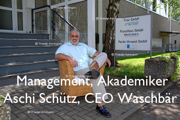 WIRTSCHAFT / ECONOMY - Management / Akademiker - Aschi Schütz, CEO Waschbär Versand - Freiburg Breisgau, Deutschland