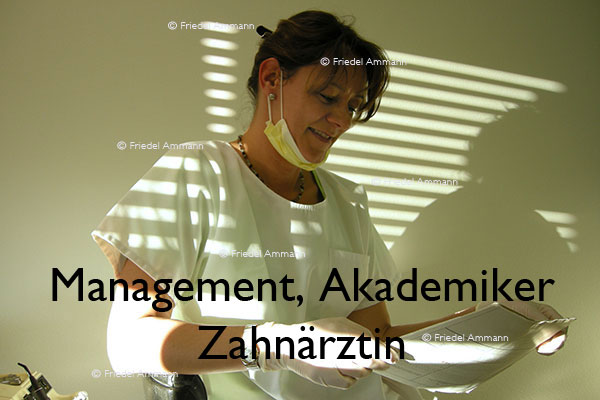 WIRTSCHAFT / ECONOMY - Management / Akademiker - Zahnärztin