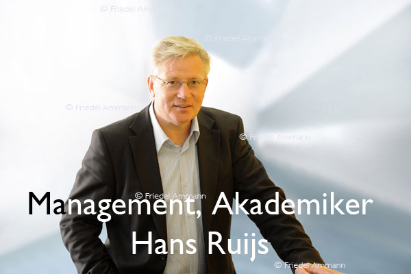  WIRTSCHAFT / ECONOMY – Akademiker / Management  - Hans Ruijs, x-challenge Consulting 