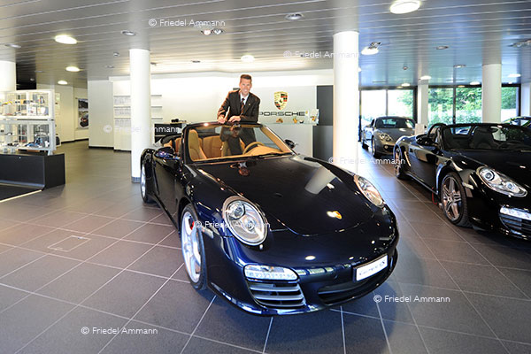 WIRTSCHAFT / ECONOMY - Business – Autoverkauf / Car sales