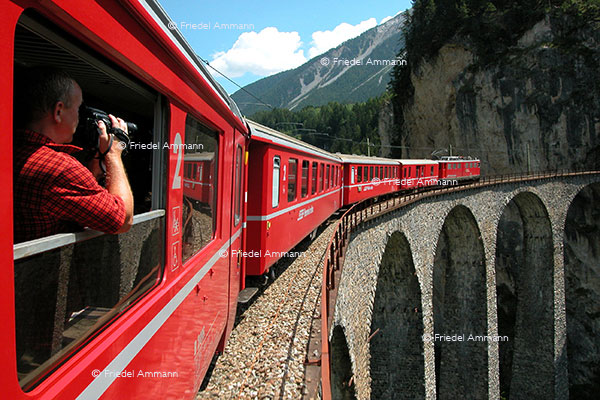 WIRTSCHAFT / ECONOMY - Business - Tourismus - Rhätische Bahn, Landwasserviadukt - Graubünden, Schweiz