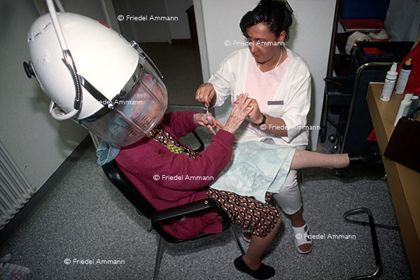 WIRTSCHAFT / ECONOMY - Business – Seniorenpflege / Carer for the Elderly