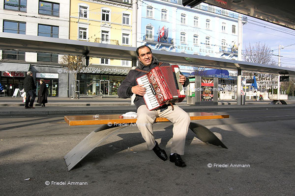 WIRTSCHAFT / ECONOMY - Business – Strassenmusikant / Street Musician