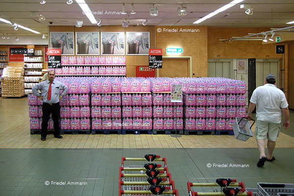 WIRTSCHAFT / ECONOMY - Business - Wasserverkauf / Selling Water