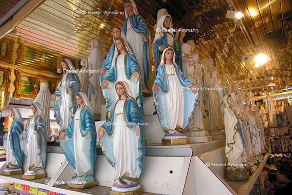 WIRTSCHAFT / ECONOMY - Business - Tourismus - Lourdes, France