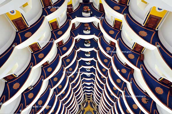 WIRTSCHAFT / ECONOMY - Big Business - Hotellerie, Tourismus - Burj al Arab Hotel, Dubai 