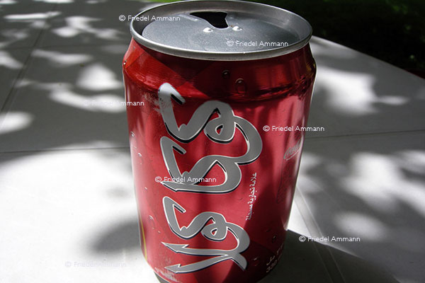 WIRTSCHAFT / ECONOMY - Globalisierung / Globalization - Coca Cola, Afghanistan